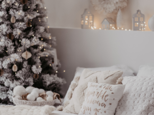 Winter Decorating Ideas: Transitioning Your Home from Fall to Winter