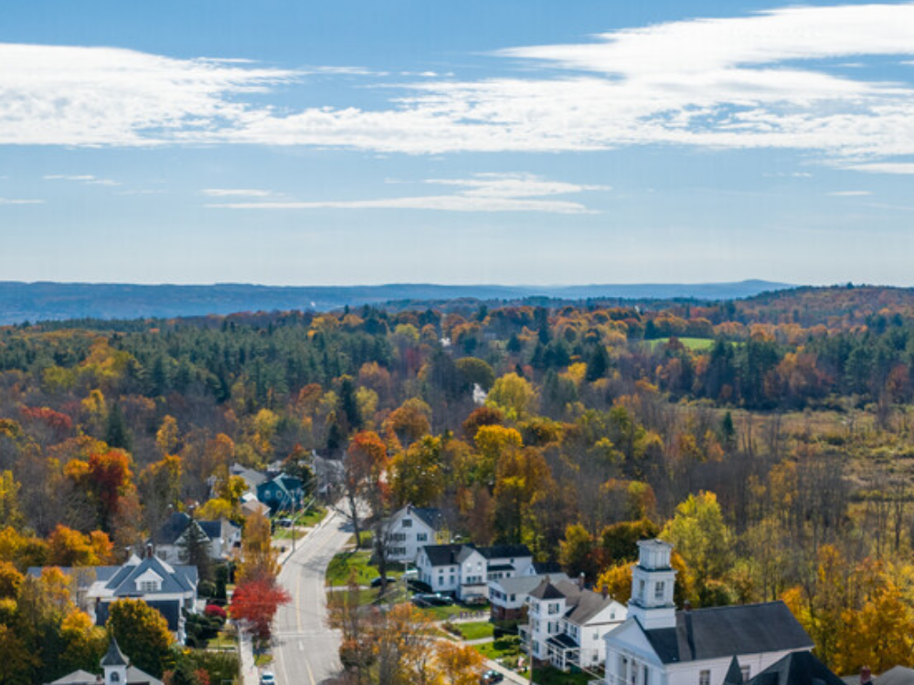 When browsing for homes online, it's important to consider your budget, the neighborhoods you're interested in and what amenities are important to you.