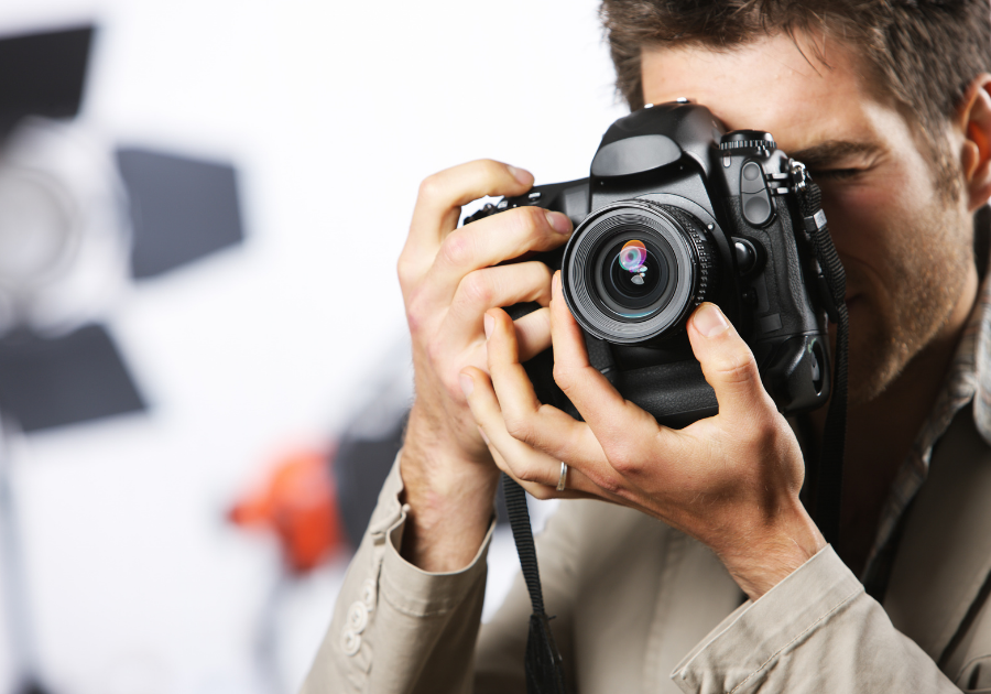 photographer getting ready on photo day